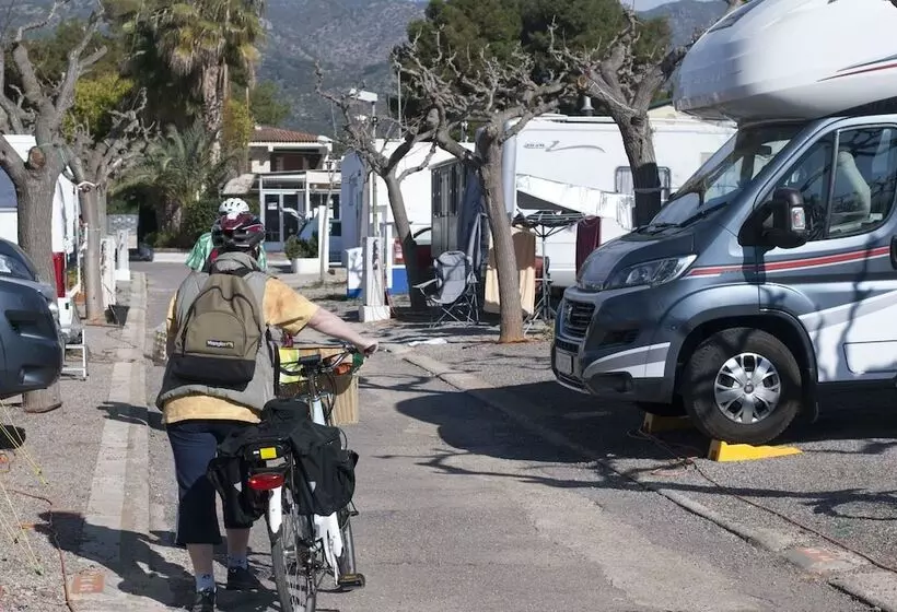 هتل Camping Tauro