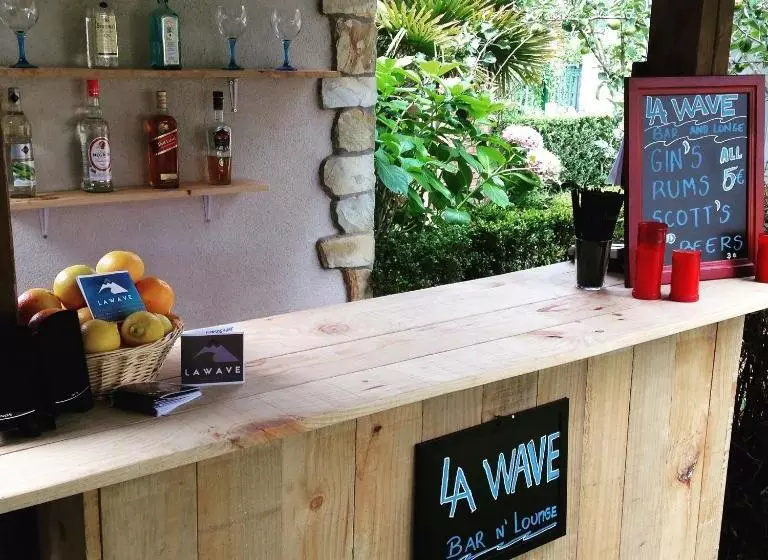 Majatalo La Wave Surf House