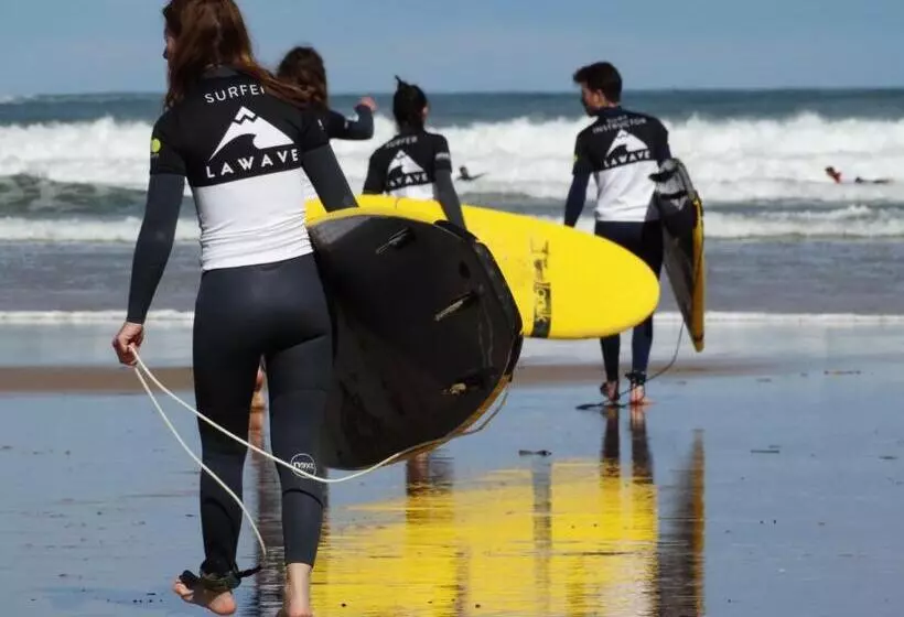 Majatalo La Wave Surf House