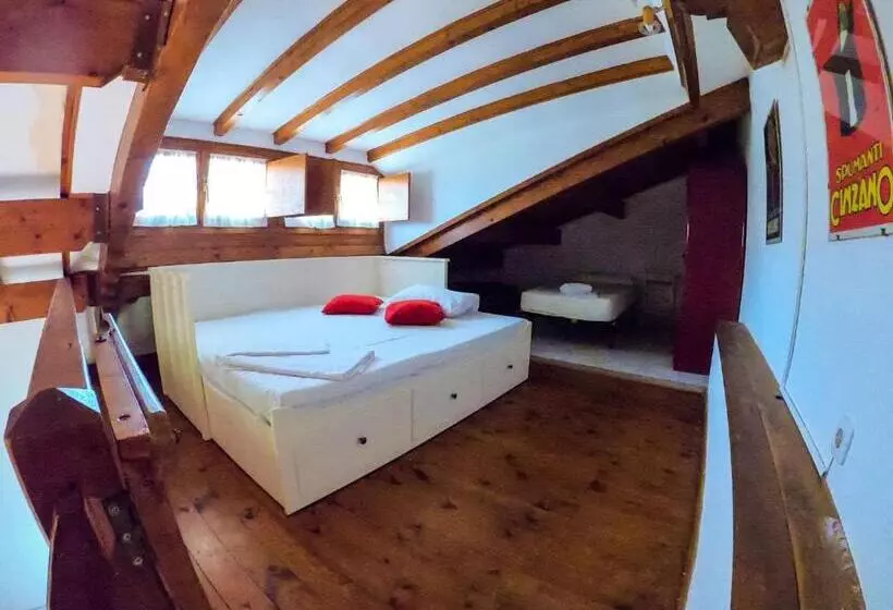 Majatalo La Wave Surf House