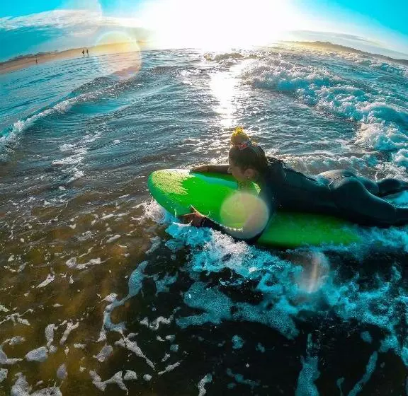 Majatalo La Wave Surf House