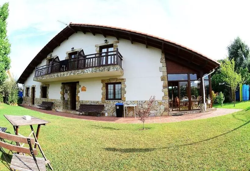 Majatalo La Wave Surf House