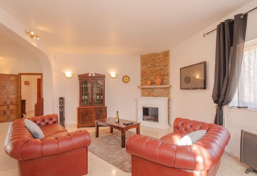 Villa Las Brujas De La Suerte