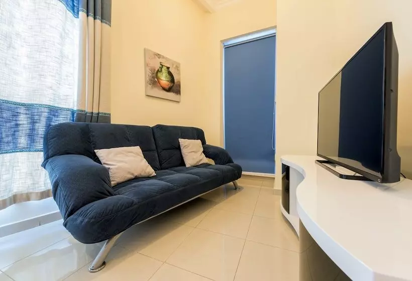 Driven Holiday Homes  Bay Central