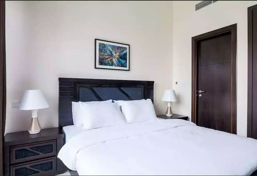 Driven Holiday Homes  Bay Central