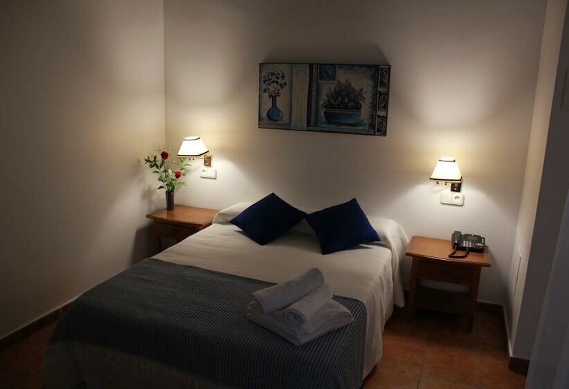 Hostal Puerta De Arcos