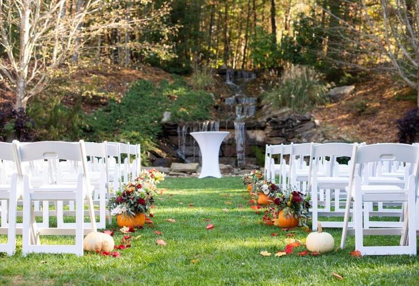 Отель The Lodge At Flat Rock