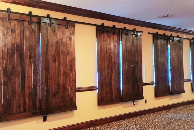 Отель The Lodge At Flat Rock