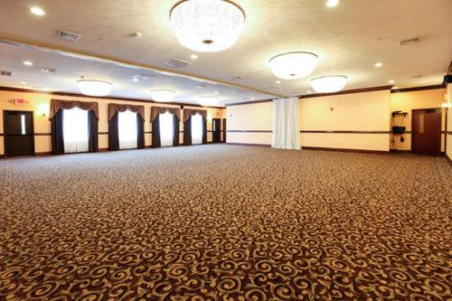 Отель The Lodge At Flat Rock