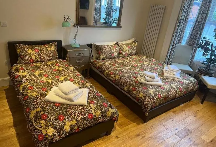 پانسیون Abbey Canterbury