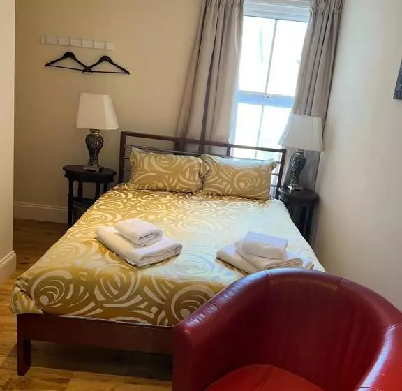 پانسیون Abbey Canterbury