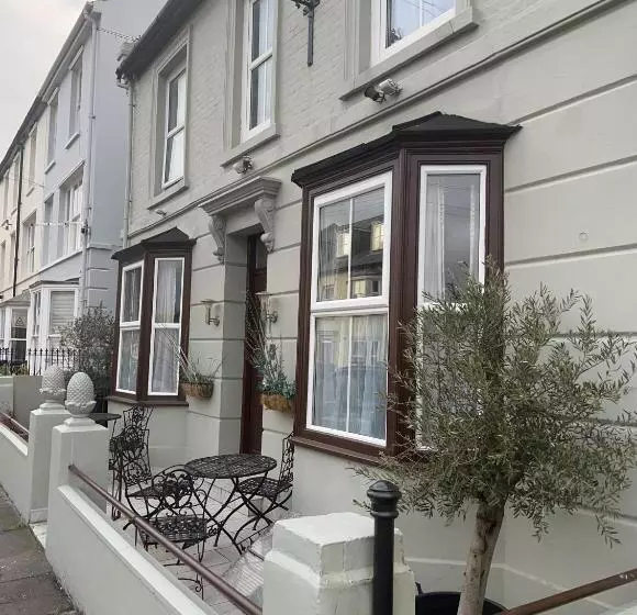 پانسیون Abbey Canterbury