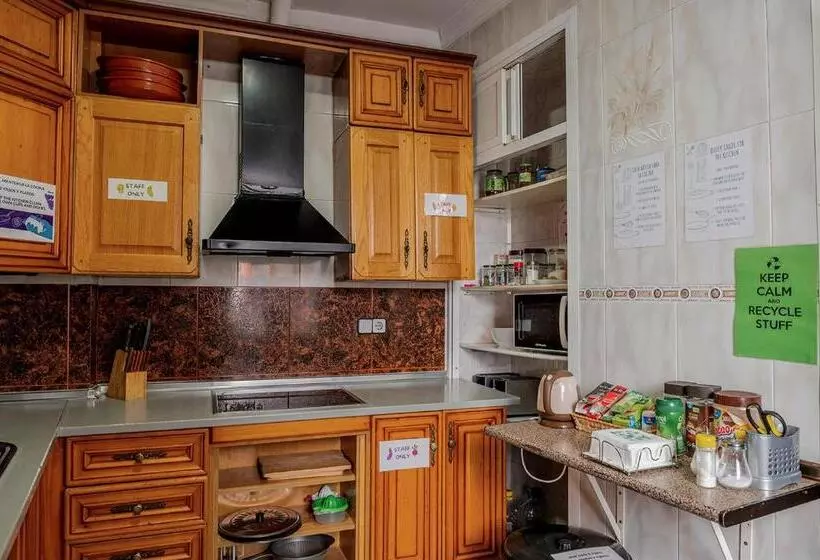 پانسیون Hostel Triana Backpackers