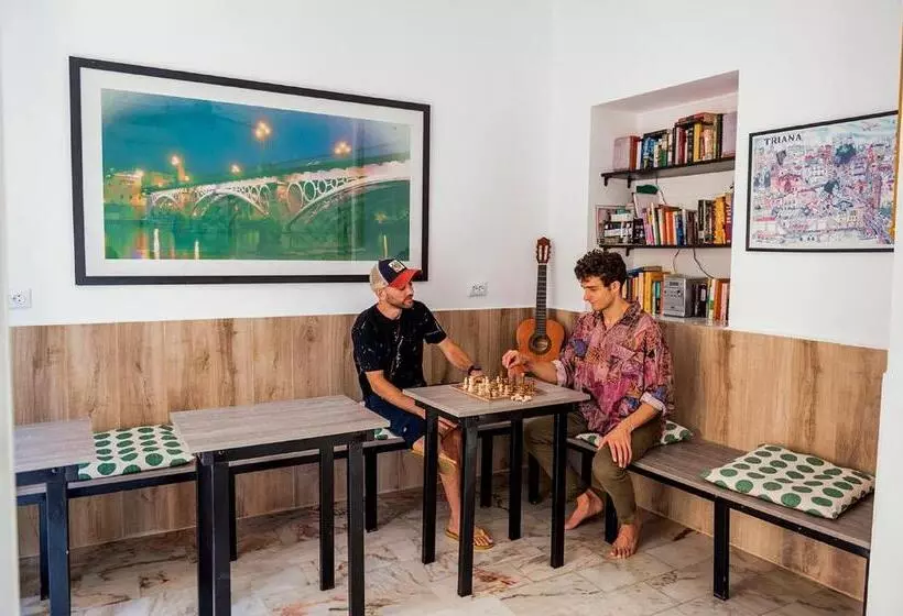 پانسیون Hostel Triana Backpackers