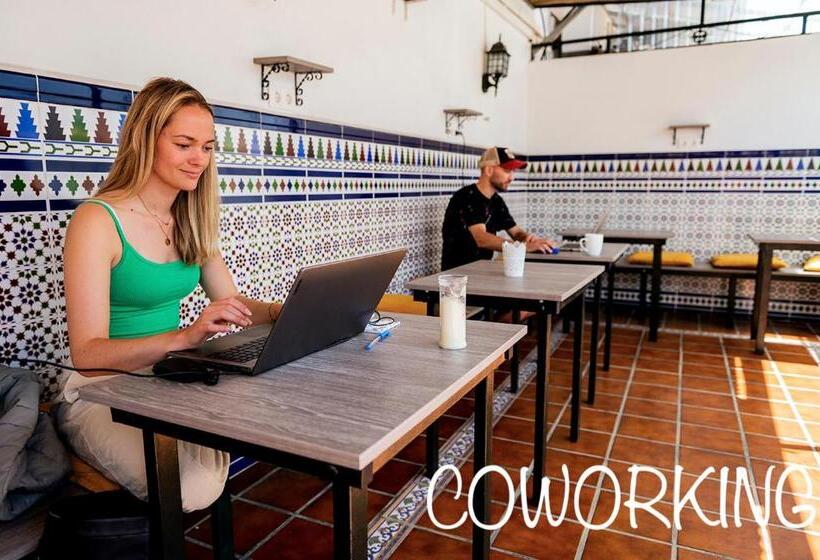 پانسیون Hostel Triana Backpackers