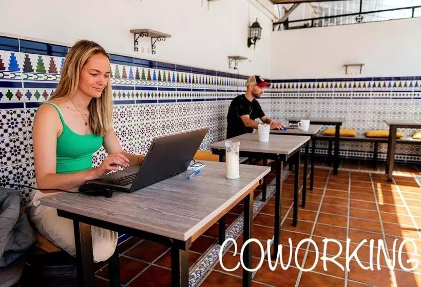 پانسیون Hostel Triana Backpackers