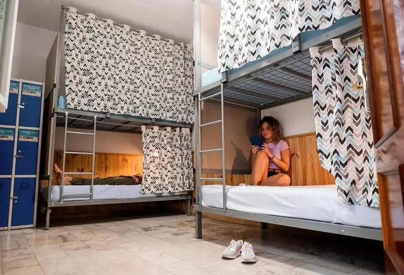 پانسیون Hostel Triana Backpackers