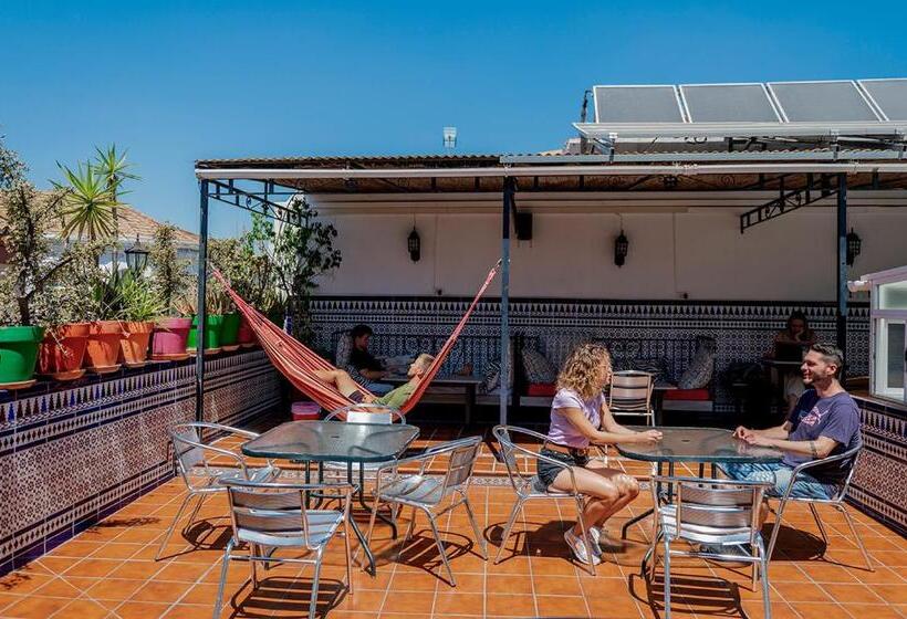 پانسیون Hostel Triana Backpackers