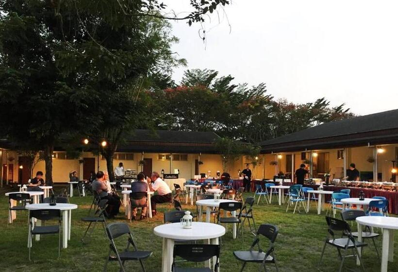 تختخواب و صبحانه Ncnu Campus Inn暨大行旅