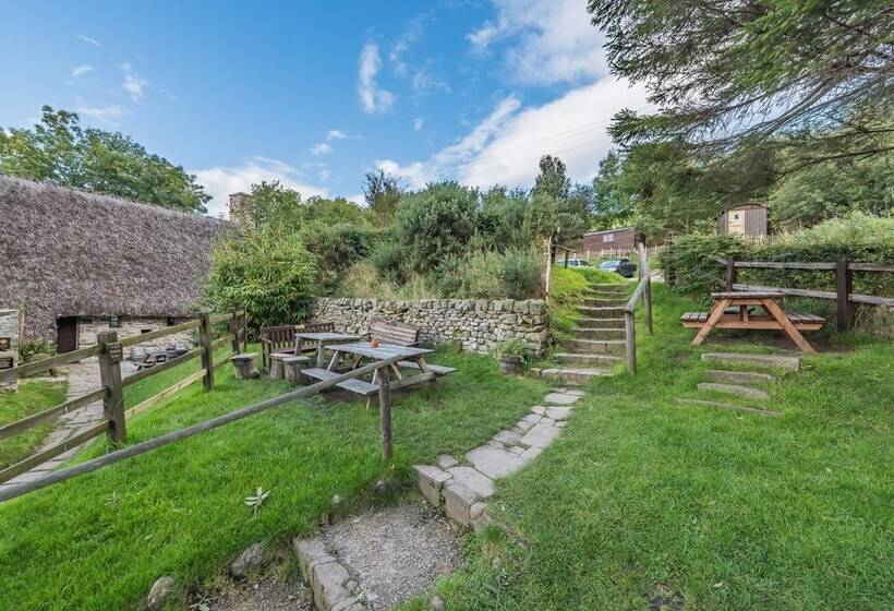 مسافرخانه Craven Shepherd Huts