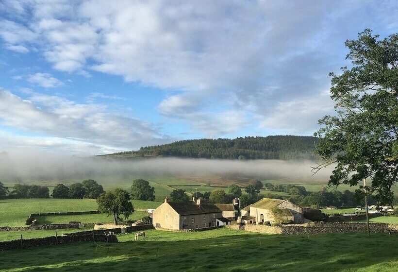 مسافرخانه Craven Shepherd Huts