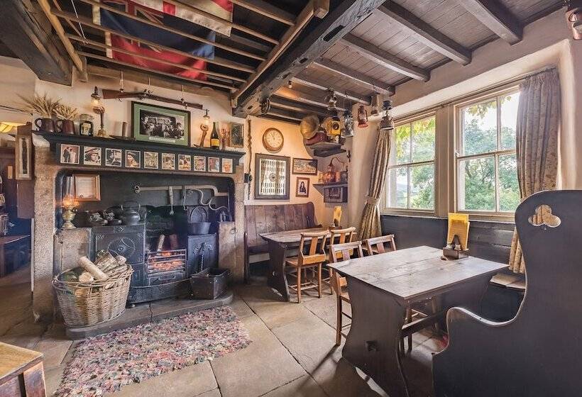 مسافرخانه Craven Shepherd Huts