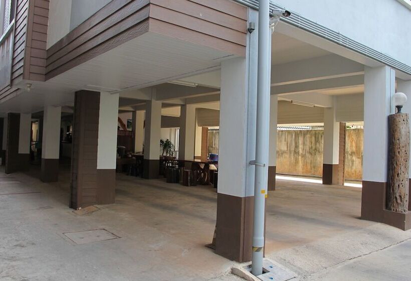 בית מלון כפרי Pattara Apartment Suratthani