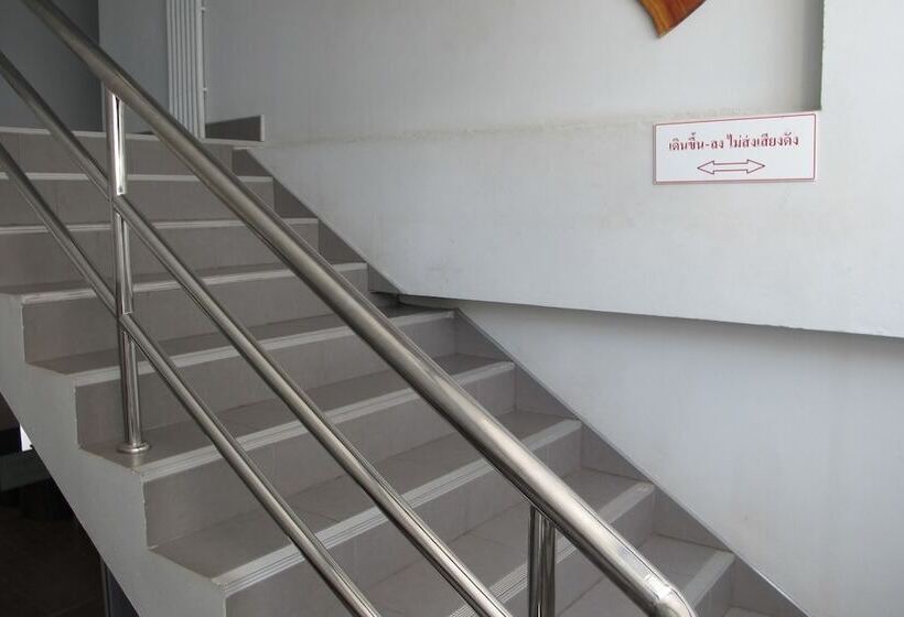 בית מלון כפרי Pattara Apartment Suratthani