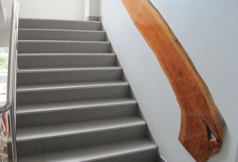 בית מלון כפרי Pattara Apartment Suratthani