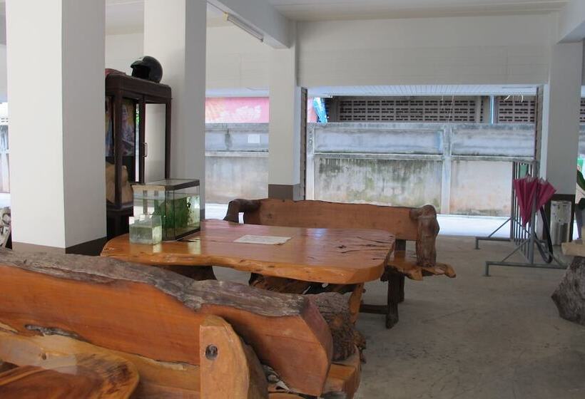 בית מלון כפרי Pattara Apartment Suratthani