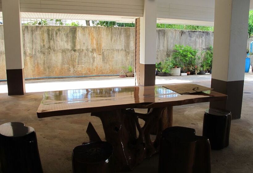 בית מלון כפרי Pattara Apartment Suratthani