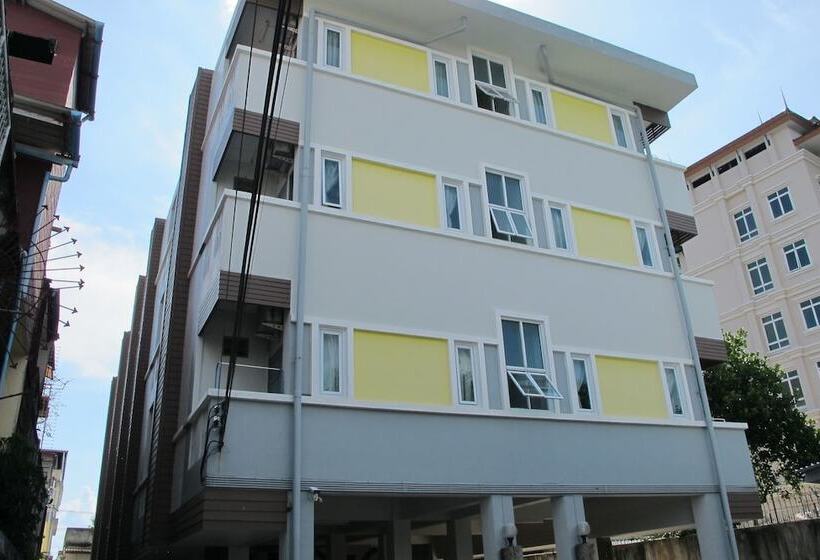 בית מלון כפרי Pattara Apartment Suratthani