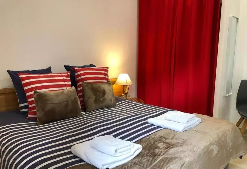 Le Clos Du Square   Climatisé