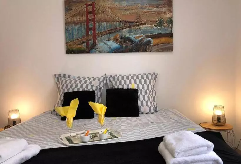 Le Clos Du Square   Climatisé