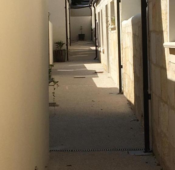 Le Clos Du Square   Climatisé