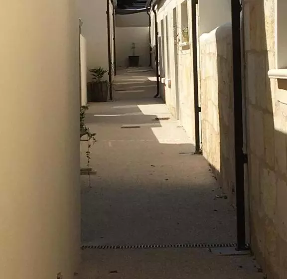 Le Clos Du Square   Climatisé