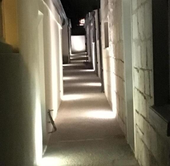 Le Clos Du Square   Climatisé