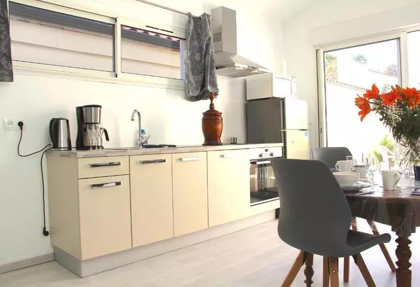 Le Clos Du Square   Climatisé