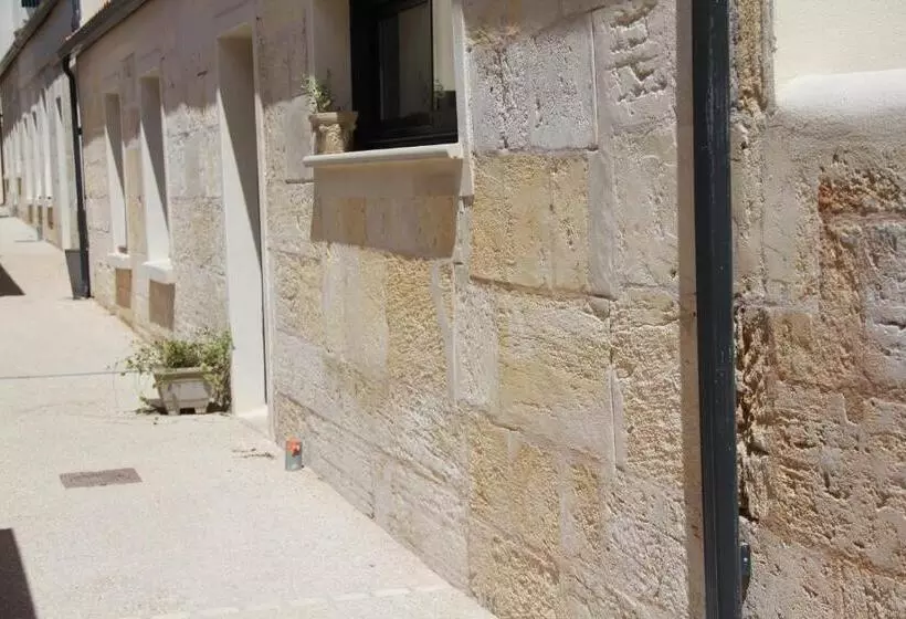 Le Clos Du Square   Climatisé