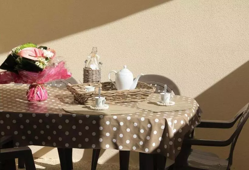 Le Clos Du Square   Climatisé