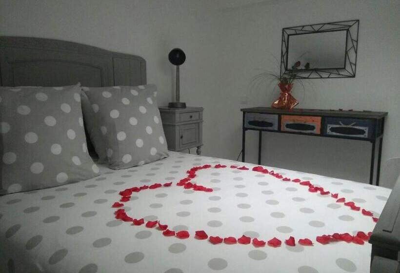 Le Clos Du Square   Climatisé