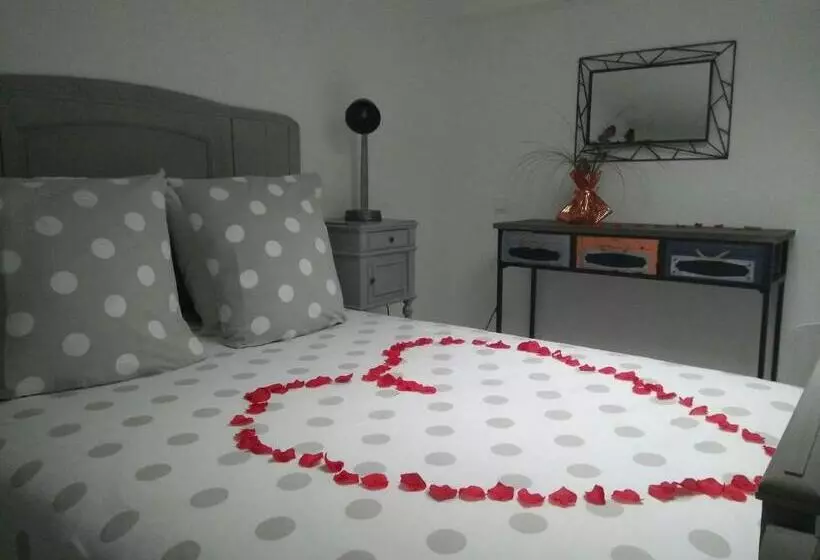 Le Clos Du Square   Climatisé