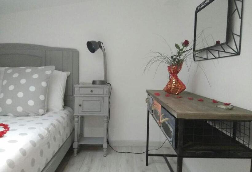 Le Clos Du Square   Climatisé