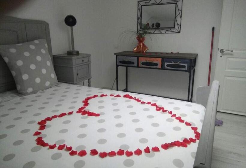 Le Clos Du Square   Climatisé