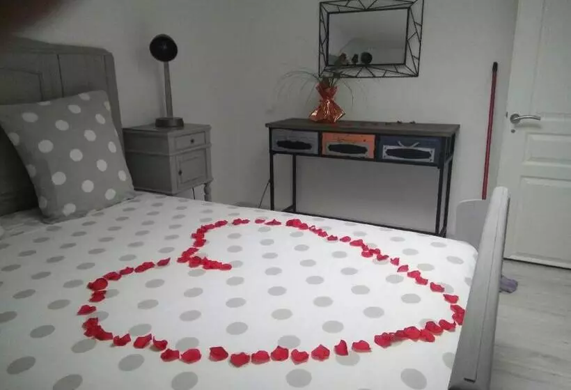 Le Clos Du Square   Climatisé