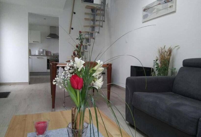 Le Clos Du Square   Climatisé