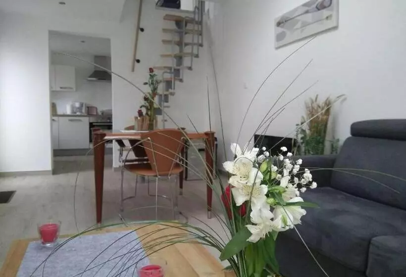 Le Clos Du Square   Climatisé