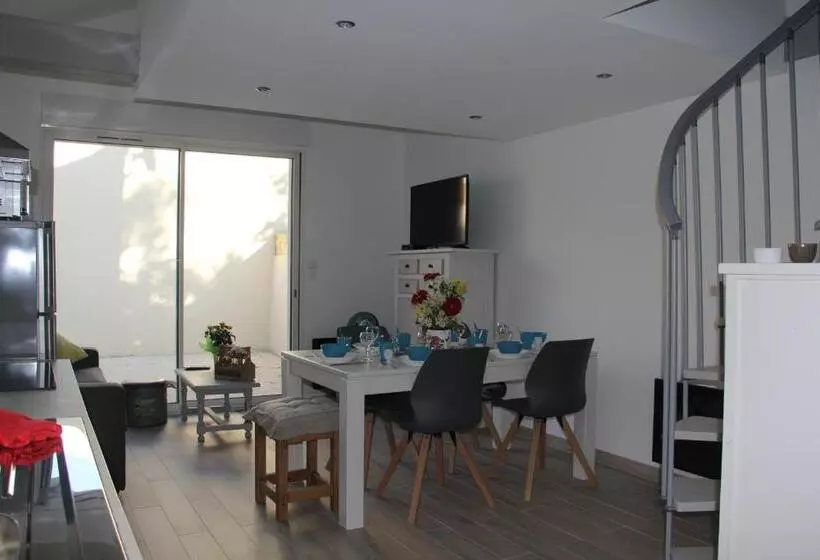 Le Clos Du Square   Climatisé