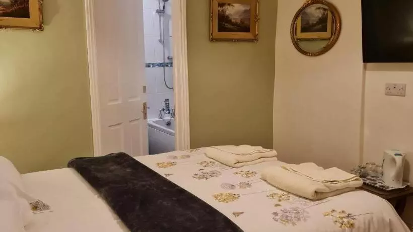 Rowan Tree House B&b