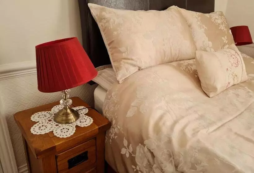 Rowan Tree House B&b